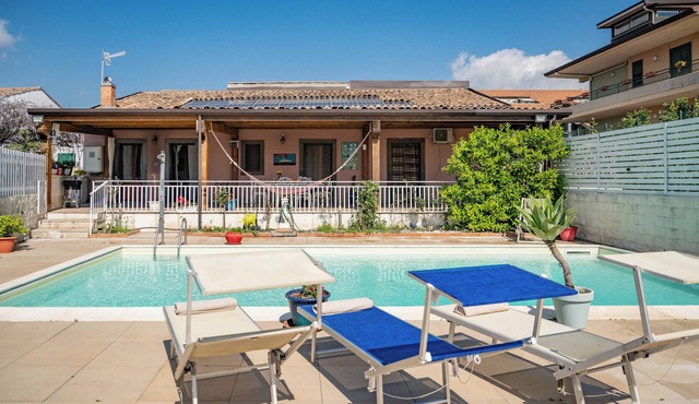 Villa Venere - Elegant Sicilian Refuge with a View of Mount Etna