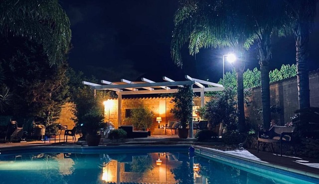 Villa with pool Flavia