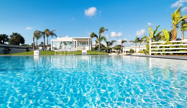 Villa with private pool, 300 metres from beach - DiCasaInSicilia