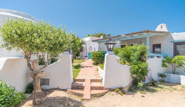Villetta Vm: Charming Mediterranean House Near the Beach with Garden and Terrace