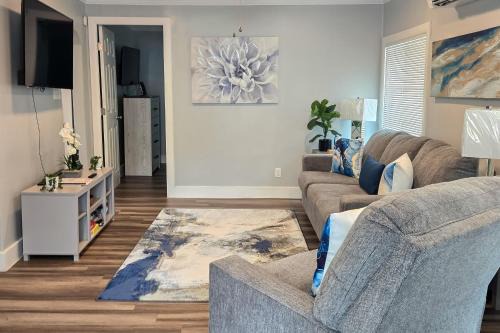 Walk to Beach: Hampton Home w/Grill!