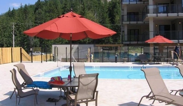 Water Front 3 Bedroom Condo on Mara Lake with Boat Slip