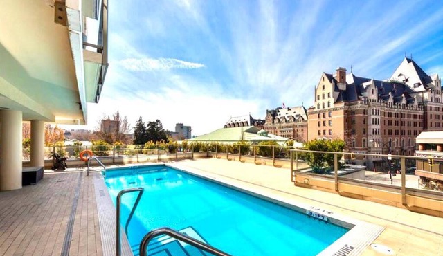 Waterfalls Hotel in Downtown With Stunning Views!