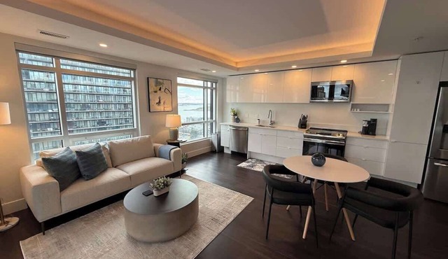 Waterfront 1 BR corner unit - 6 appliances & gym