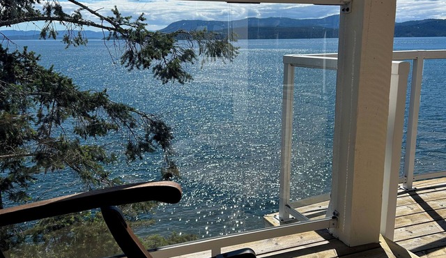 Waterfront Cabin at Currents, Otterbay, North Pender Island