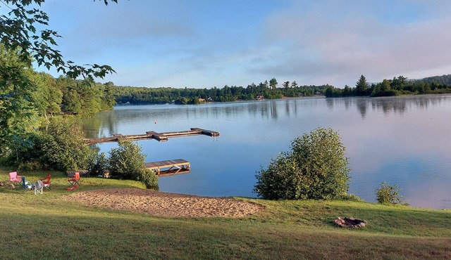 Waterfront Cottage 3bdrm/4bath - Private Beach, Dock, Large Deck Fire pit, BBQs