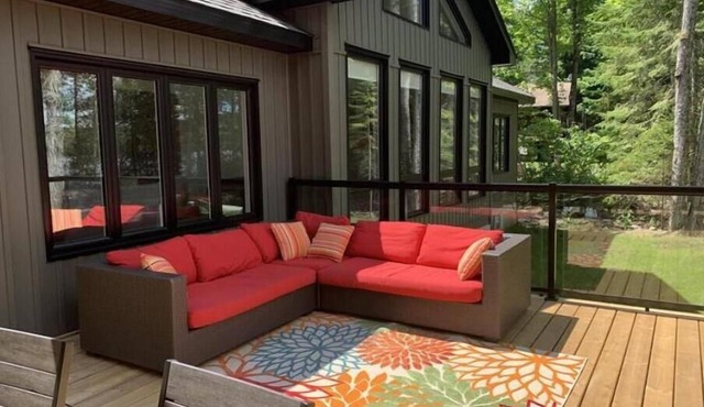 Waterfront Cottage and Sauna on Beautiful Black Donald Lake