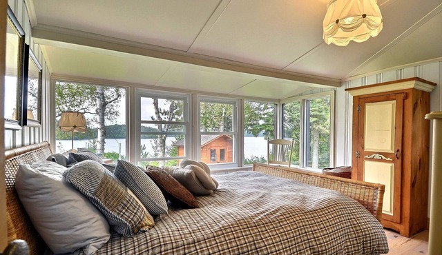Waterfront Cottage - Outdoor Lovers!