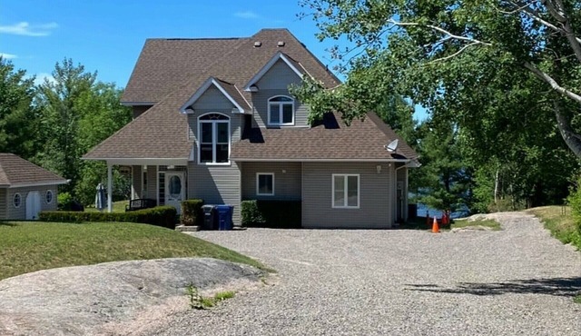 Waterfront Executive Cottage on Nipissing