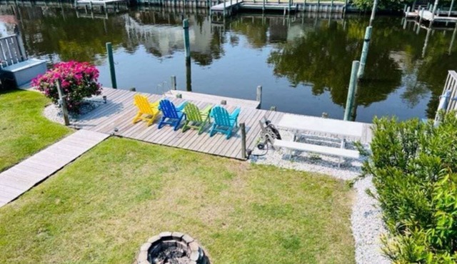 Waterfront! Game Room, Hot Tub, Kayaks, Theater Room,Fire Pit, Comm Pool,Dogs OK
