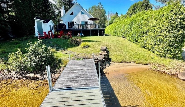 Waterfront Getaway with a Spa Family-friendly chalet that sleeps 11