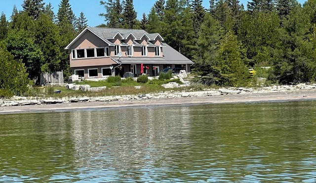Waterfront Home on South Shore of Lake Huron Manitoulin Island - With Sauna