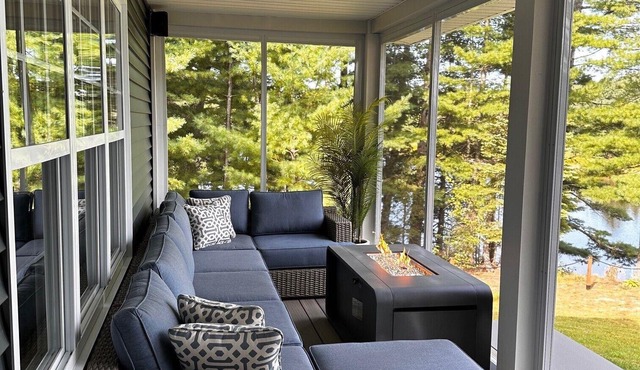 Waterfront - Kayaks - Screened Patio - Bonfire