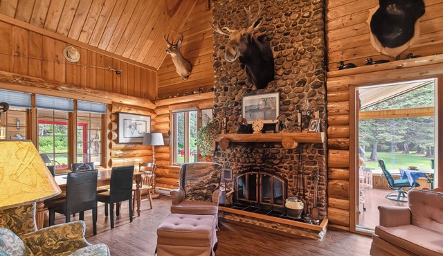 Waterfront Log Cabin for Nature Lovers,moments with family friends, Spa Sleep 8