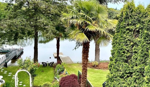 🌊 Waterfront Master Bedroom for Rent at Casa Blanca