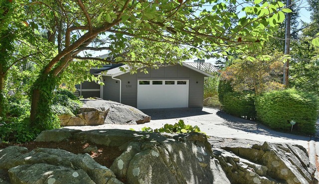 Waterfront Serenity on the Sunshine Coast BC* *90 day min rent due to BC Law