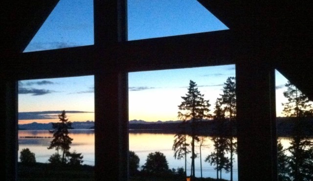 Waterfront Suite With Kitchen On 12-acre Hobbyfarm; B&B Rooms Avail, Too.