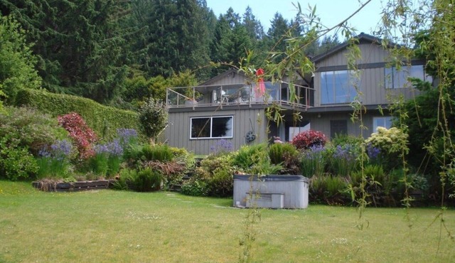 Waterfront Vacation Home -only for longer term stays(please contact for details)