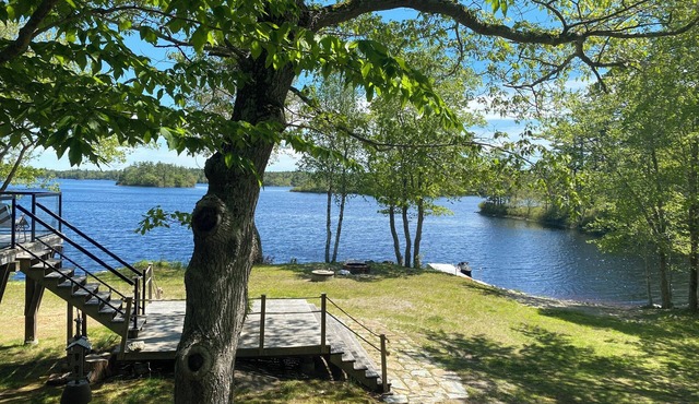 Welcome to Lake Cove Estate! Relax, boating or fish at beautiful Lake Deception!