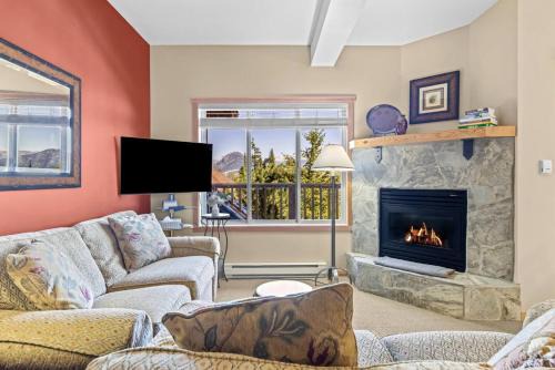 Whispering Pines 3BR Townhouse Views and private Hot Tub