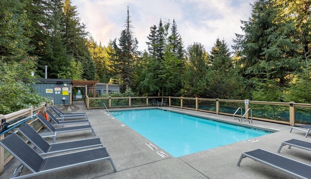 Whistler Creekside Luxurious Unit in Taluswood