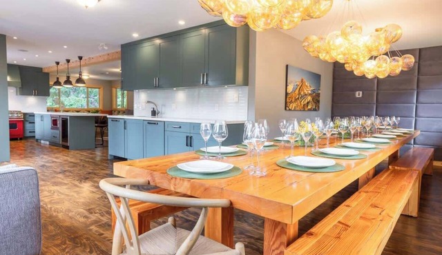 Whistler lodge with hot tub & cinema