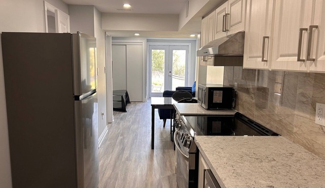 Whitby Gateway - 2BR 3BD 2WR Kitchen Laundry