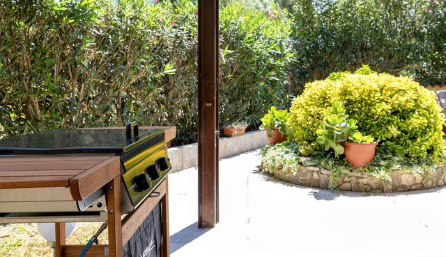 Wonderful private villa for 4 people with WIFI, A/C, TV, pets allowed and panoramic view
