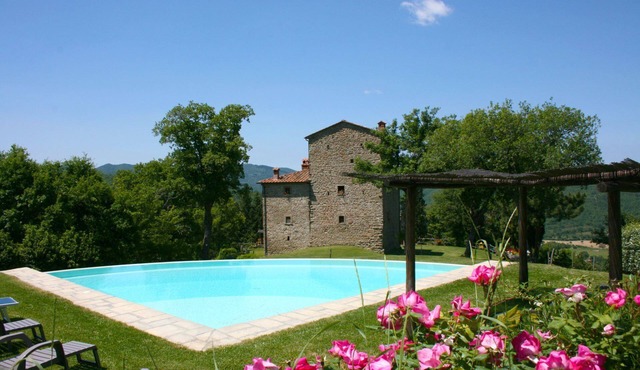 Wonderful private villa for 16 people with private pool, WIFI and TV