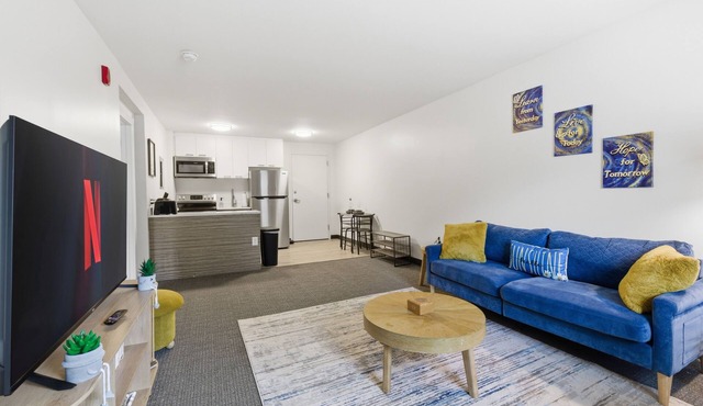 Work & Relax with Fast WiFi, Self Check-In, Workspace & Prime Raleigh Location