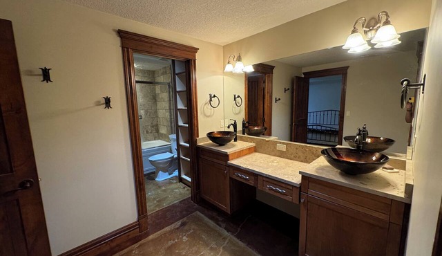 Yellowstone like ranch house retreat 15 minutes from Calgary city limits!