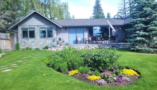 YOUR AUTHENTIC LAKE HOUSE GETAWAY AWAITS YOU :)