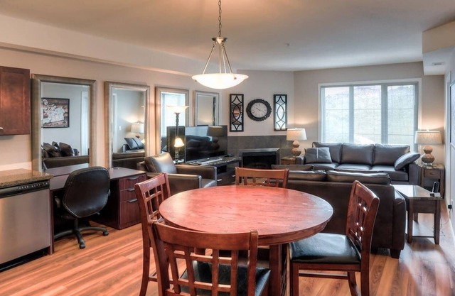 #1405 Pinnacle Pointe Condo