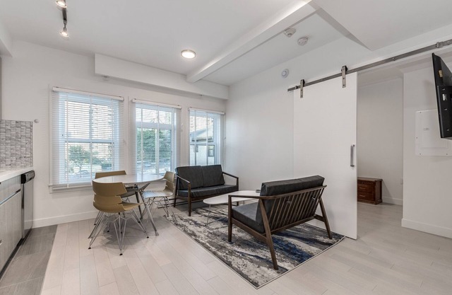 1431 Haro St - 3 Bedrooms - Downtown Vancouver