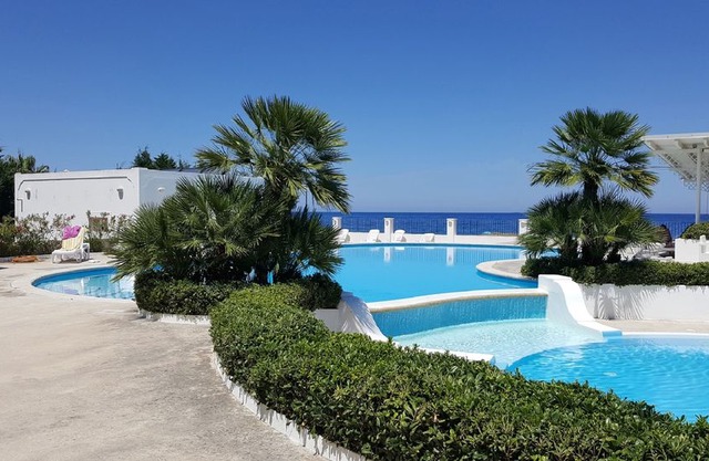 Beautiful three-room villa, right on the sea, swimming in the pool, culture and relaxation