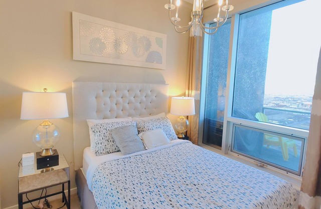 New downtown penthouse 1 bedroom with unblock view by Stampede BMO Saddle dome