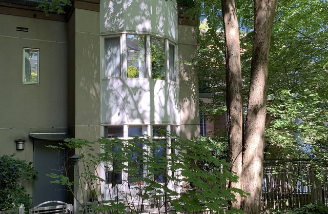 Private West Coast Townhouse Downtown in Coal Harbour - Walk to FIFA