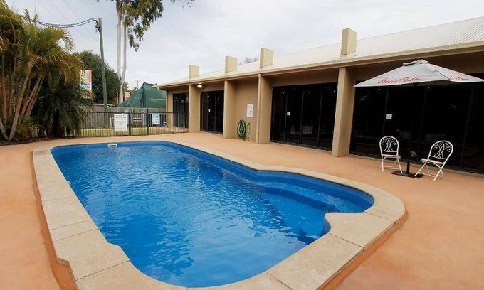 Chinchilla Hotel | 50 m² Motel ∙ 3 bedrooms ∙ 10 guests