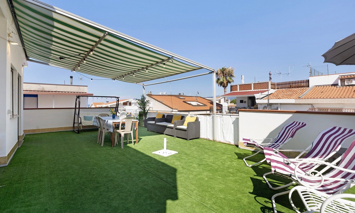 Scala Apartment | Apartment 'A Due Passi Dal Mare' with Sea View, Wi-Fi and Air Conditioning