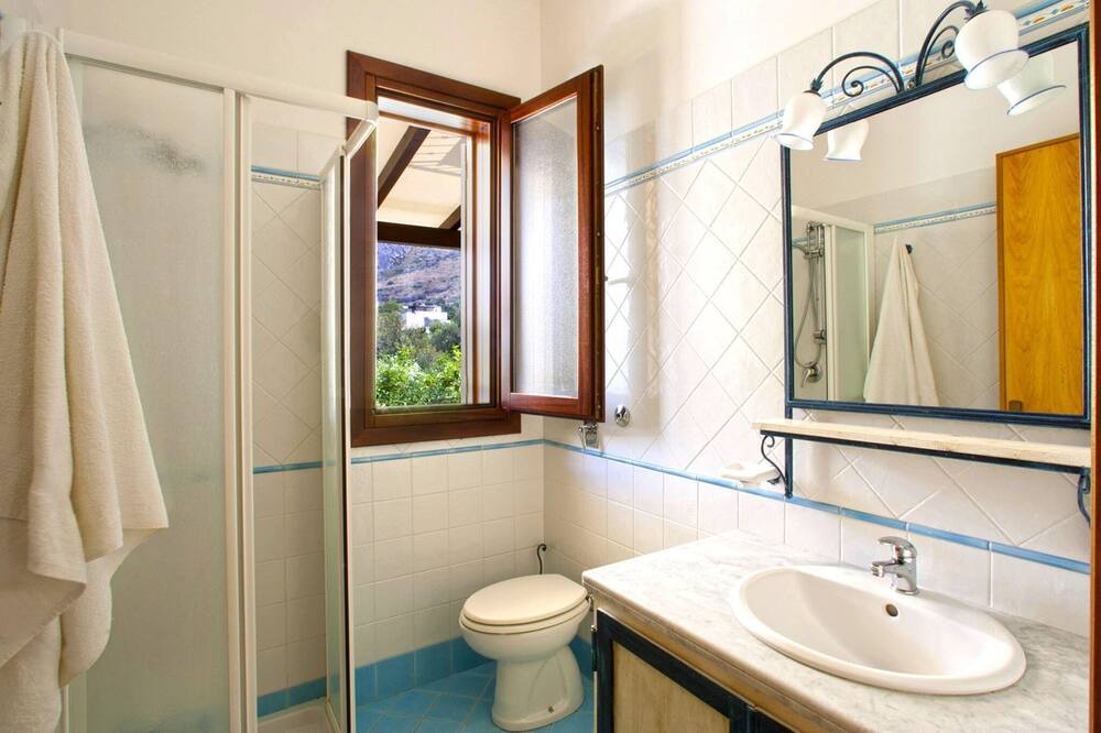 Photo of Bathroom in Macari