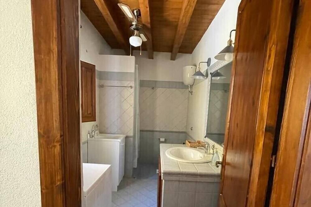 Photo of Bathroom in Linosa