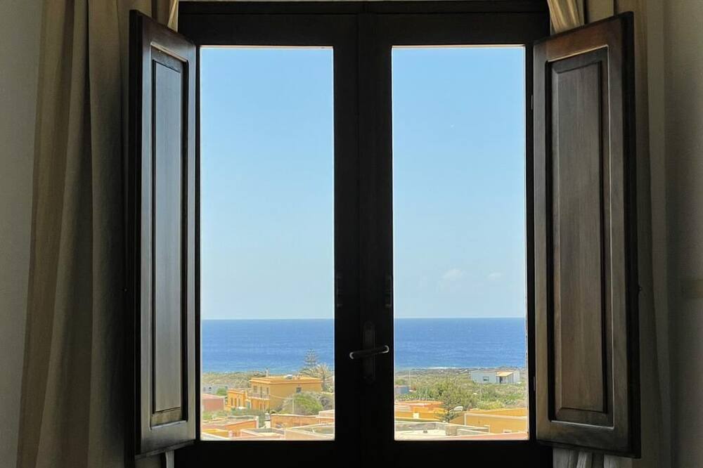 Photo of Bedroom in Linosa