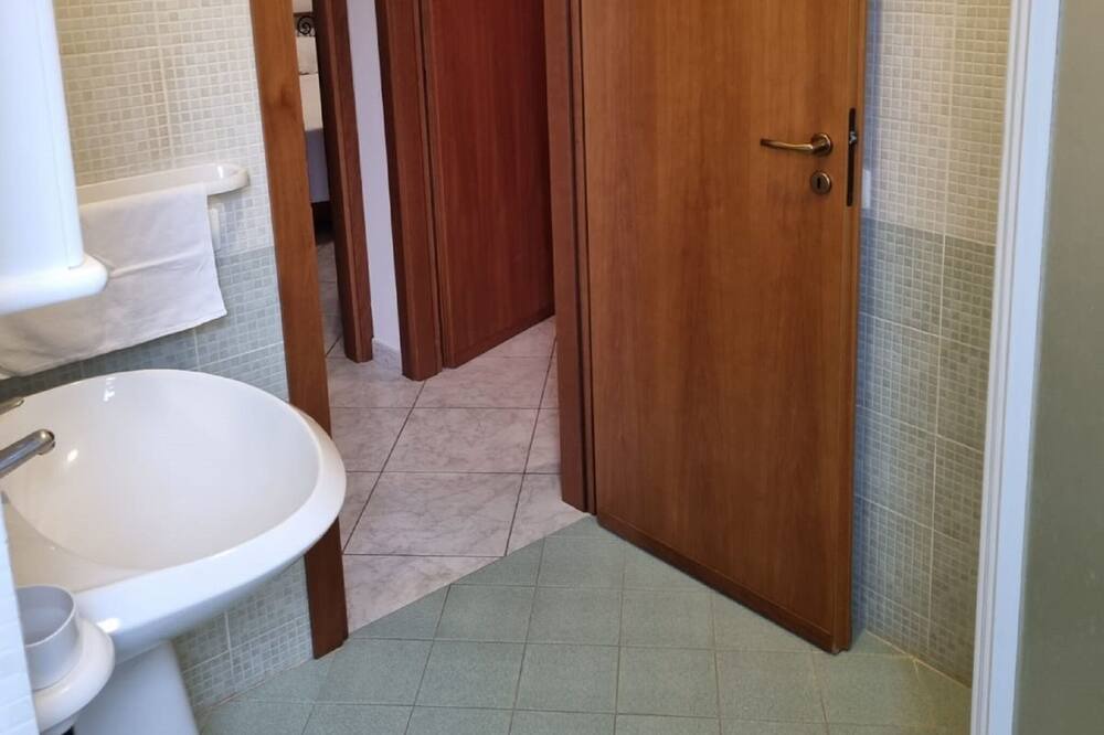 Photo of Bathroom in Castelluzzo