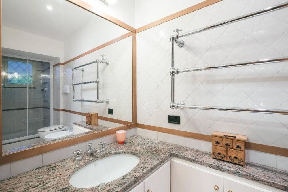 Photo of Bathroom in Quartiere Coppede