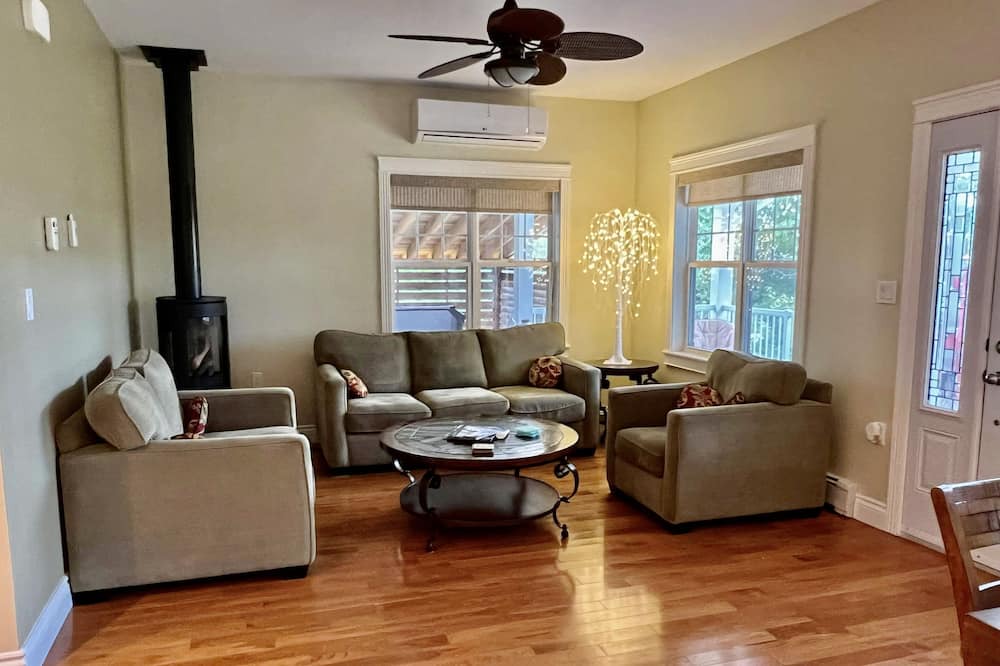 Photo of Livingroom in Clark's Harbour