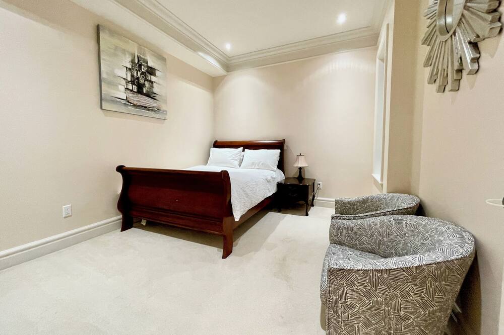 Photo of Bedroom in Oakridge