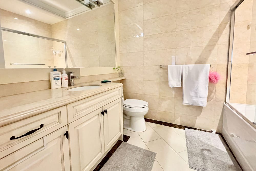 Photo of Bathroom in Oakridge
