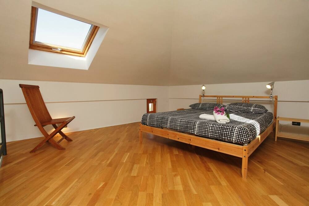 Photo of Bedroom in Torre Colonna-sperone