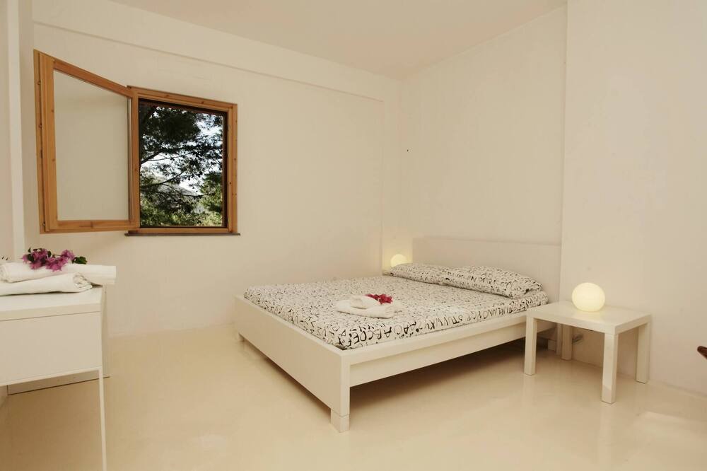 Photo of Bedroom in Torre Colonna-sperone