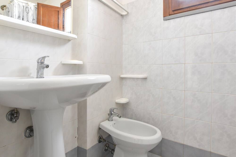Photo of Bathroom in Khamma Fuori